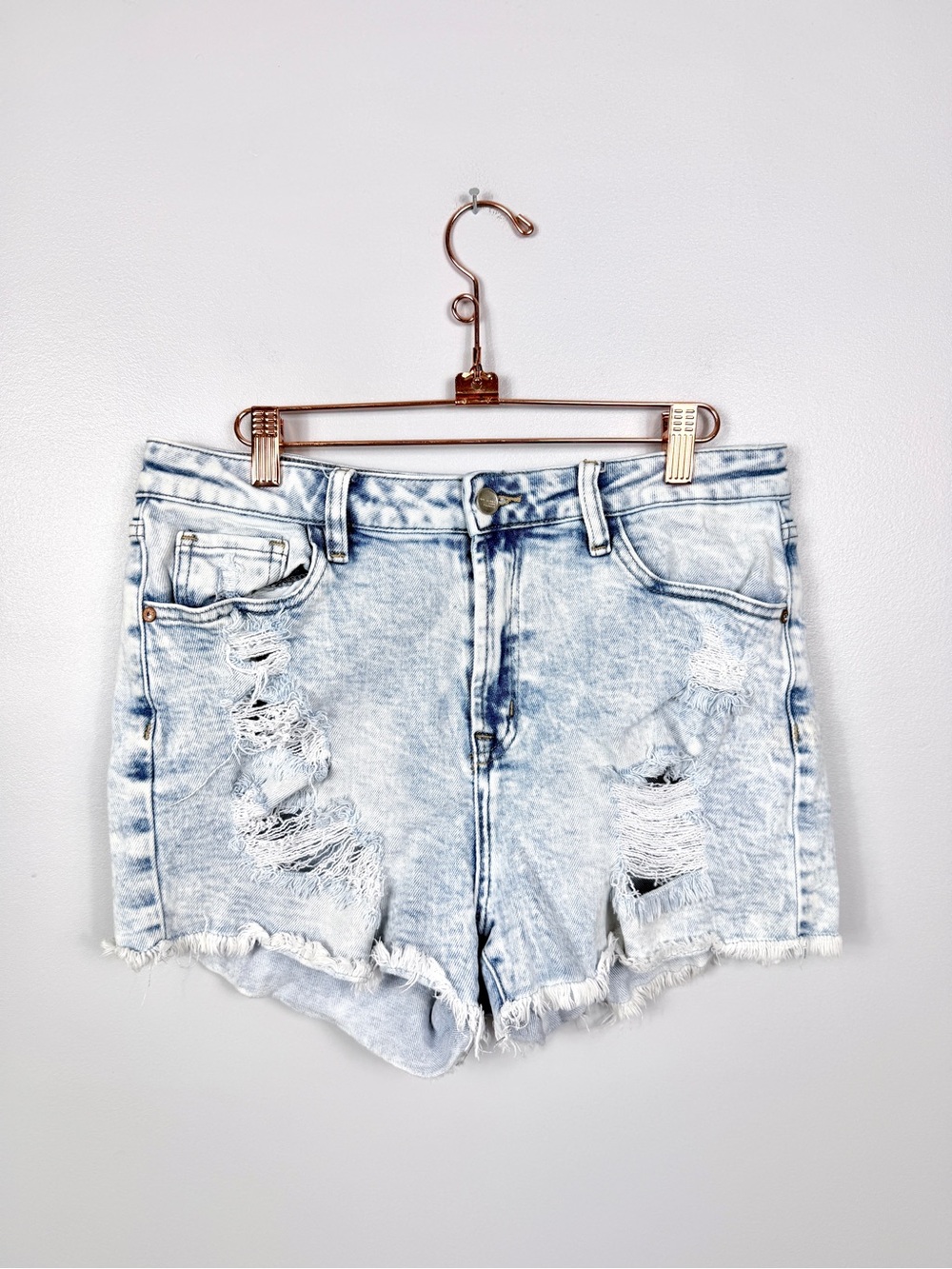 Signature I&M Jeans high waist light denim perfect distressed shorts size large